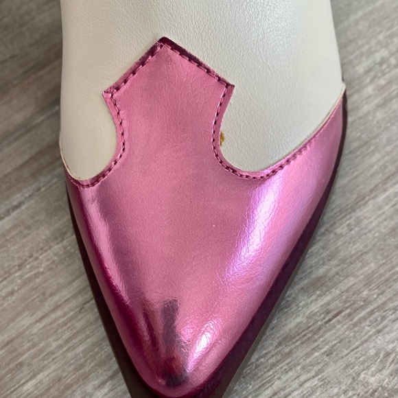 Corky’s Hot Metallic Pink & White Side Zip Ankle Pointed Toe Boots Shoes 8 - Picture 3 of 11